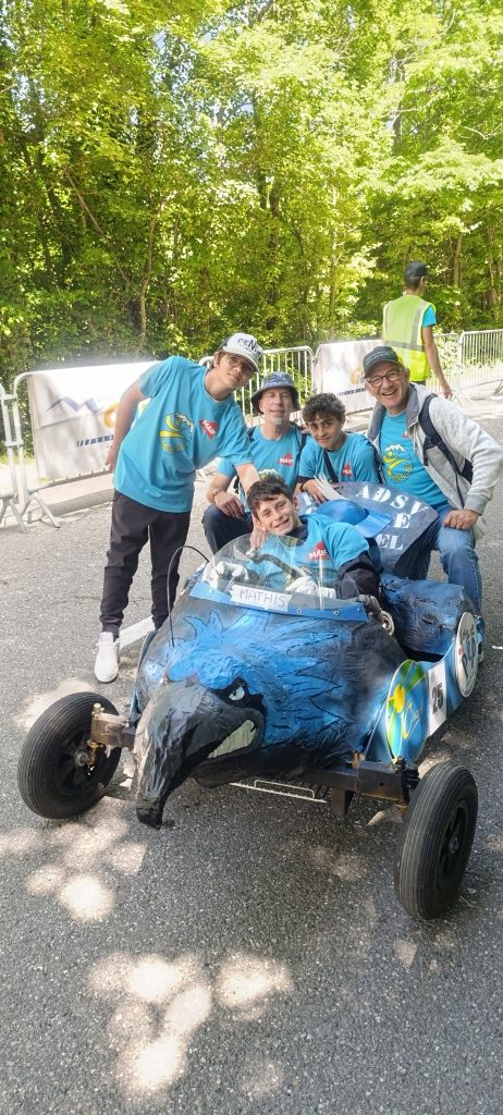 Les jeunes du DITEP et leur bolide